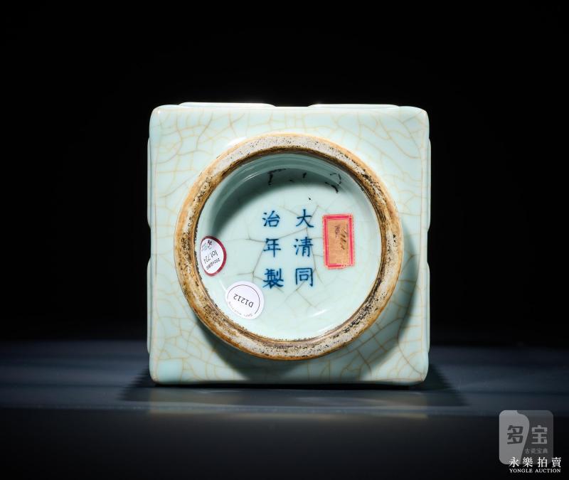 清同治 仿哥釉八卦琮式瓶 - 图7